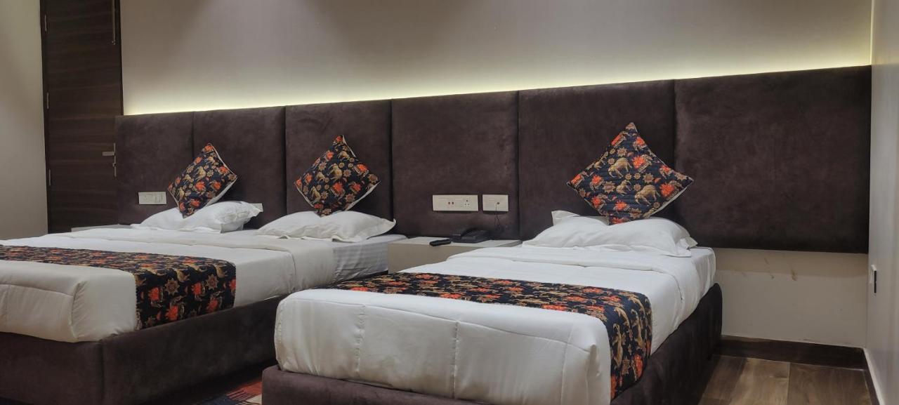 Shāhpur Hotel Alpine Plaza المظهر الخارجي الصورة