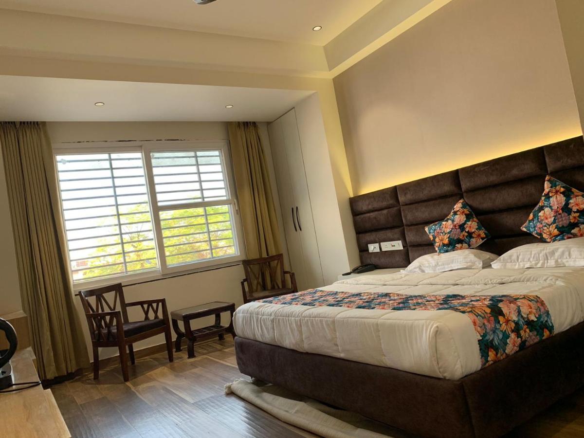 Shāhpur Hotel Alpine Plaza المظهر الخارجي الصورة